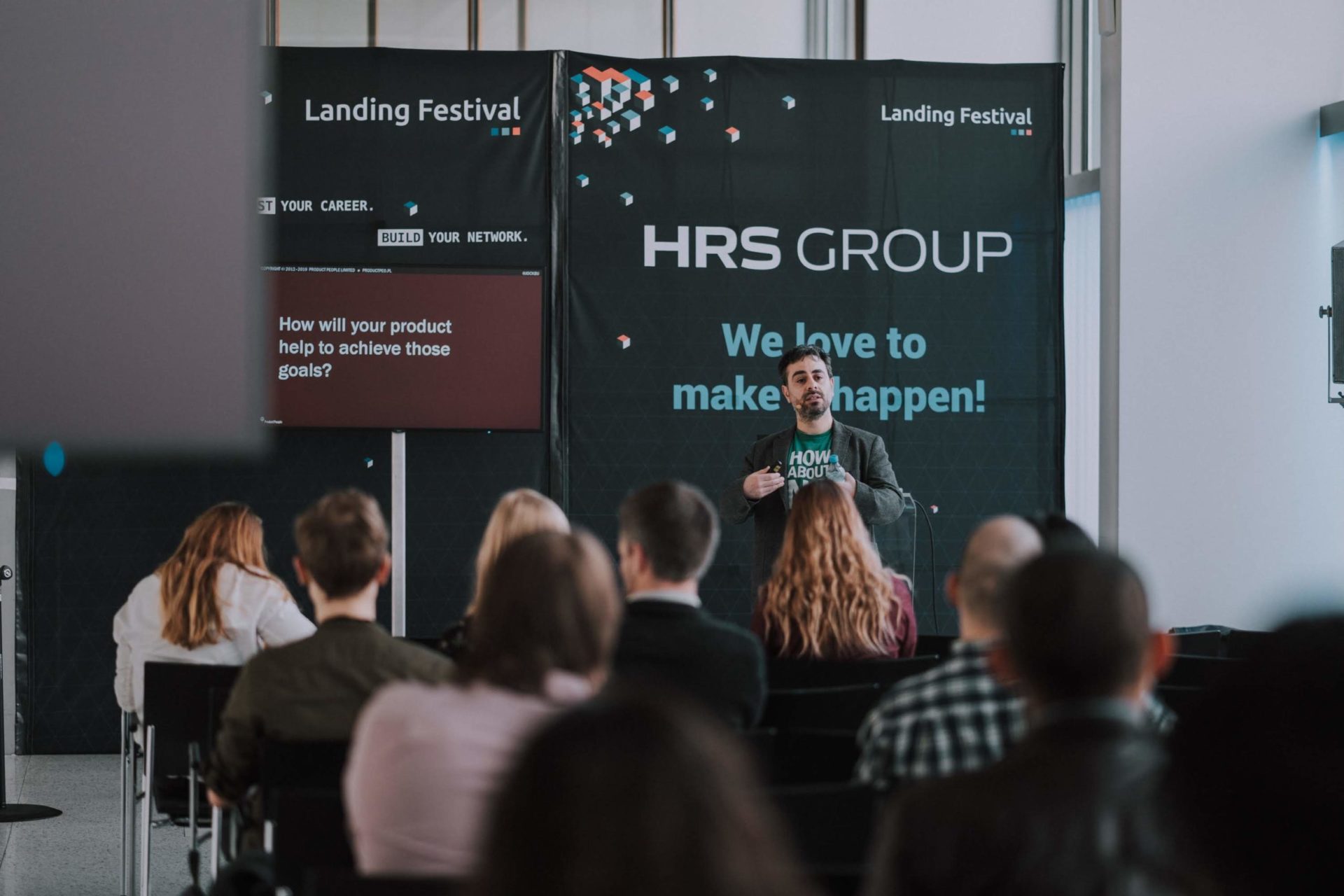 Jock Busuttil standing in front of a screen while giving his talk "The Secrets of Meaningful Roadmaps" at Landing Festival 2019 (Photo by Landing Jobs)