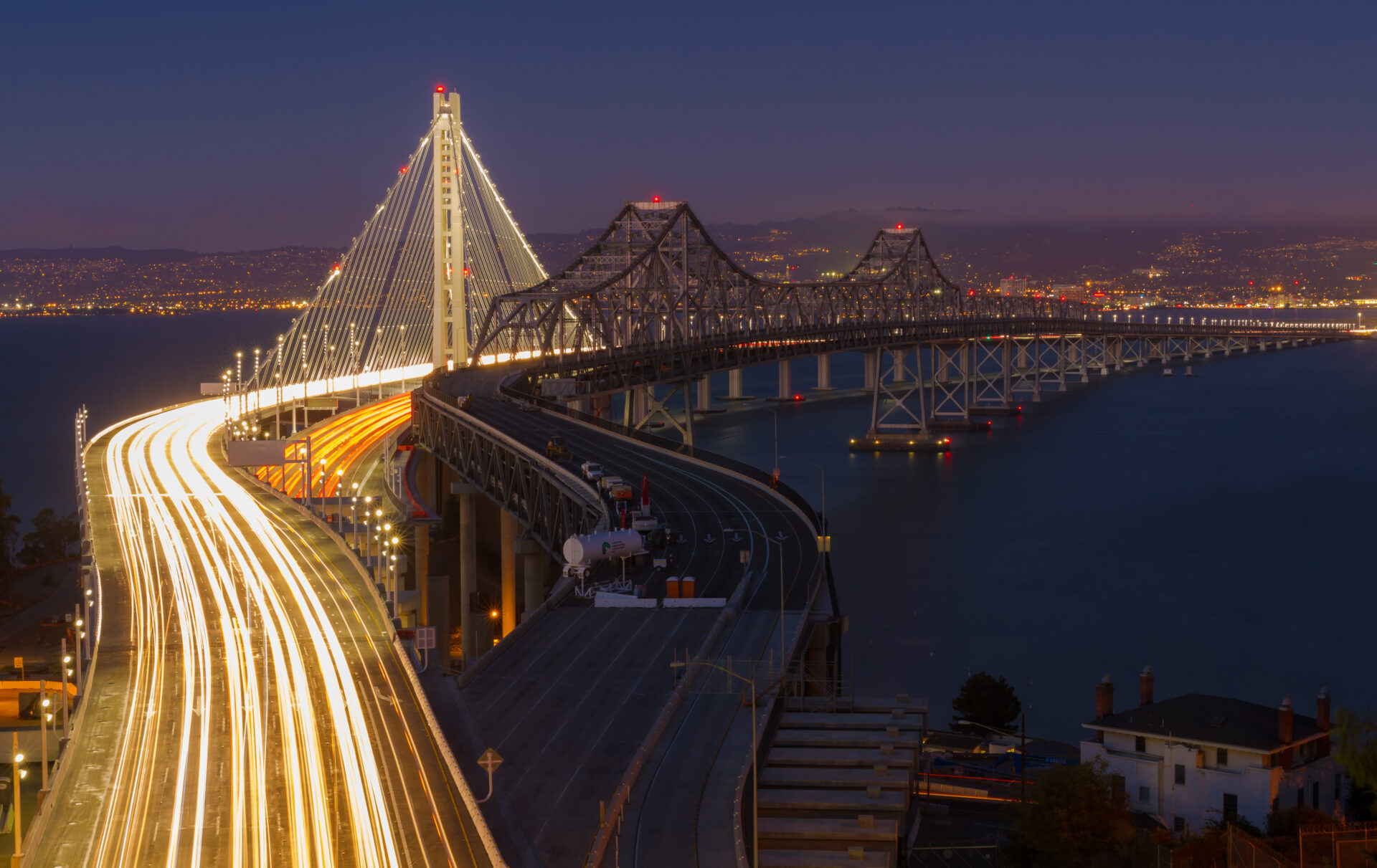 San Francisco–Oakland Bay Bridge - New and old bridges © Frank Schulenburg / CC BY-SA 3.0