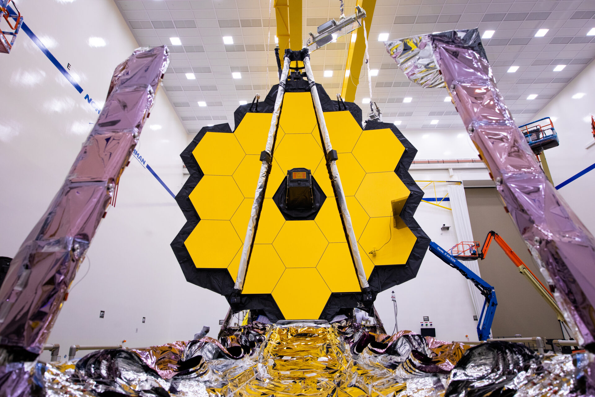 The main mirror of James Webb Space Telescope fully assembled (Credit: NASA)